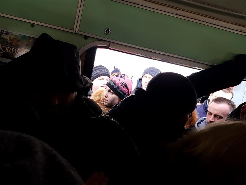 На некоторых станциях поезд даже не останавливался 