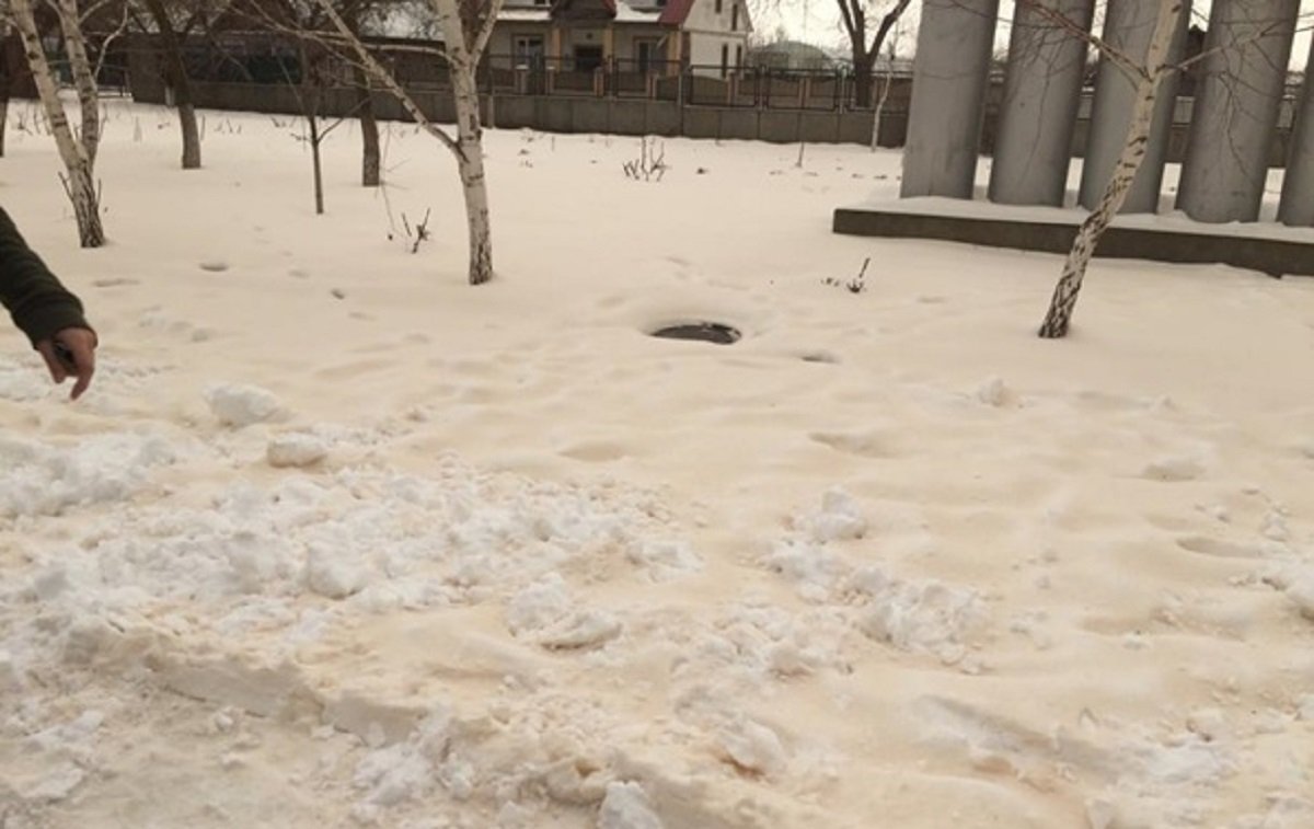 В Одесской области выпал желтый снег