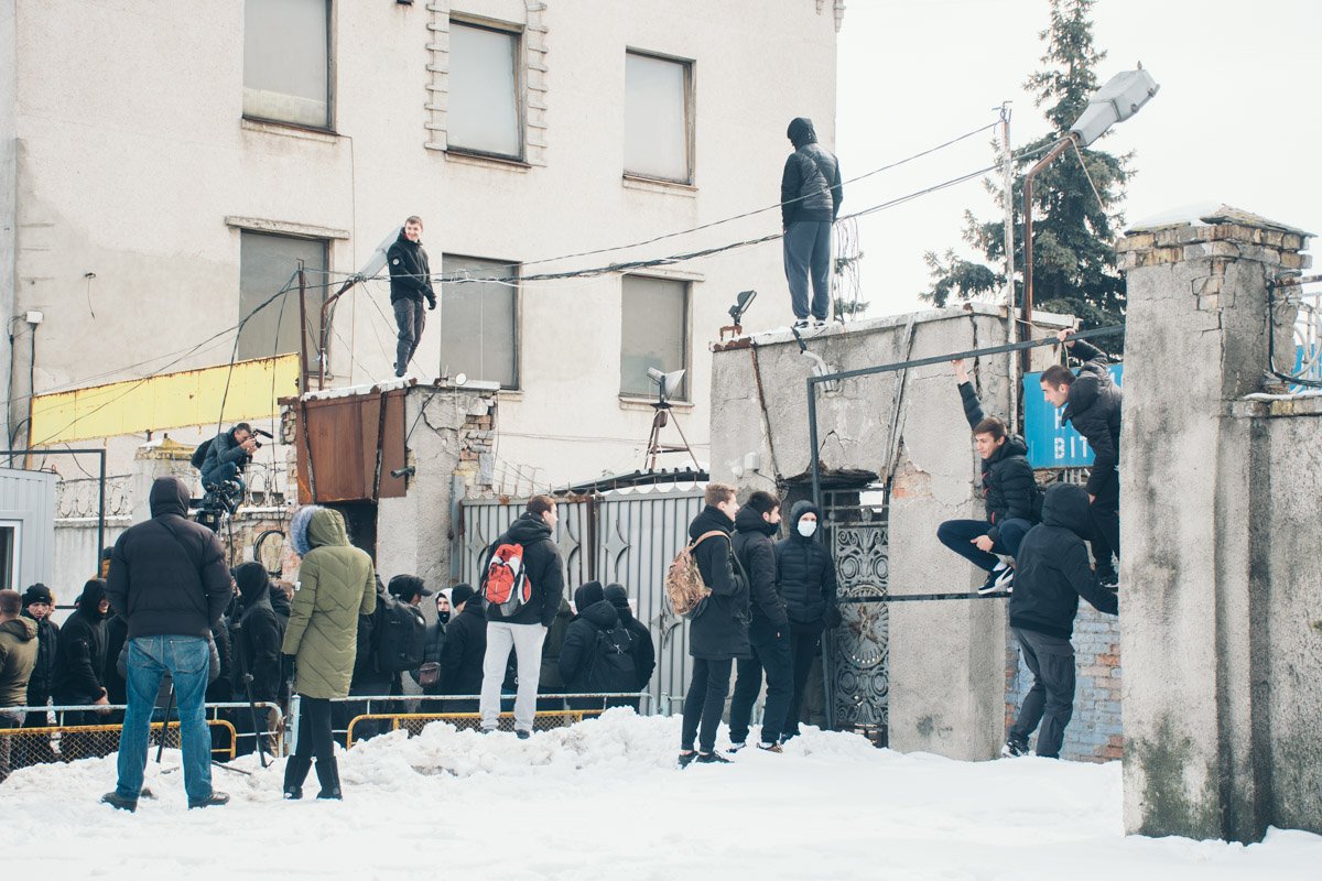 Члены "Нацкорпуса" вызвали на место полицию, но спустя полтора часа к ним так и никто не приехал 