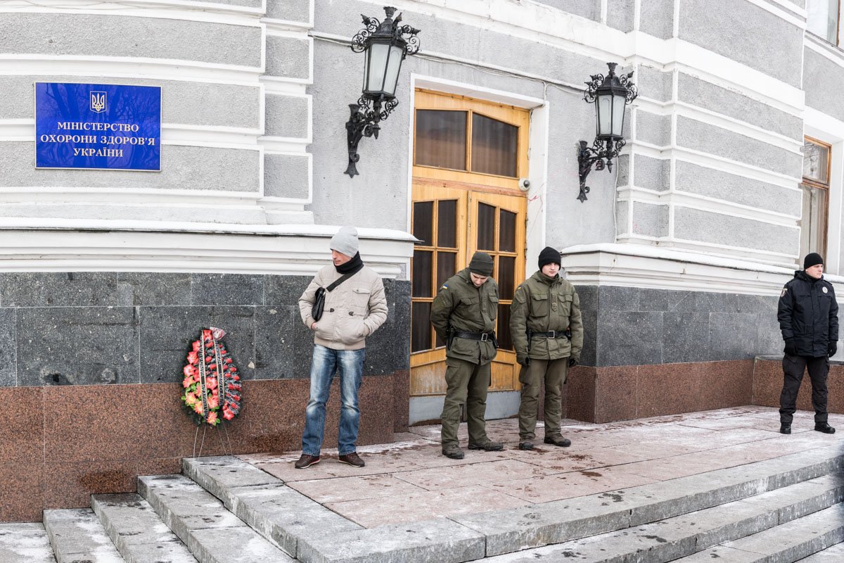 На входе дежурили бойцы Нацгвардии На входе дежурили бойцы Нацгвардии