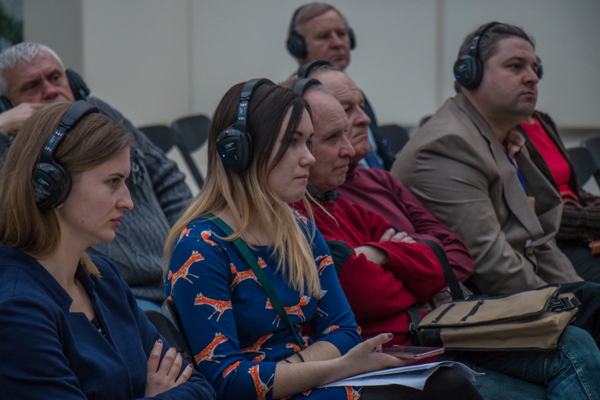 На открытии выставки Гфеллер поделилась своими впечатлениями от Киева На открытии выставки Гфеллер поделилась своими впечатлениями от Киева