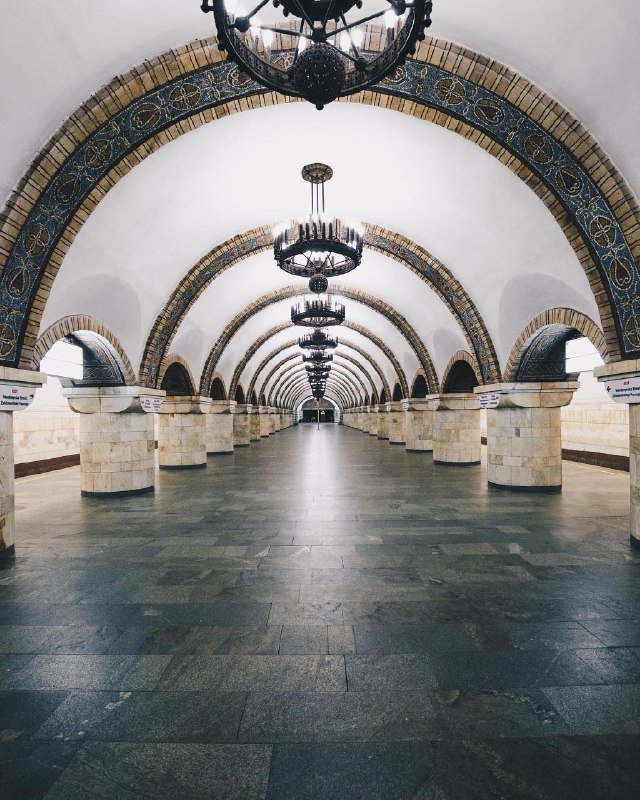 В такие моменты бесконечно любишь метро. Фото John | London