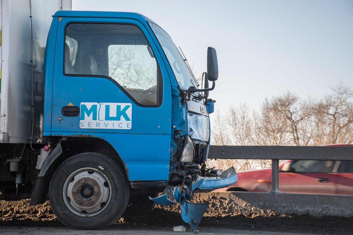 Видны повреждения Isuzu Видны повреждения Isuzu