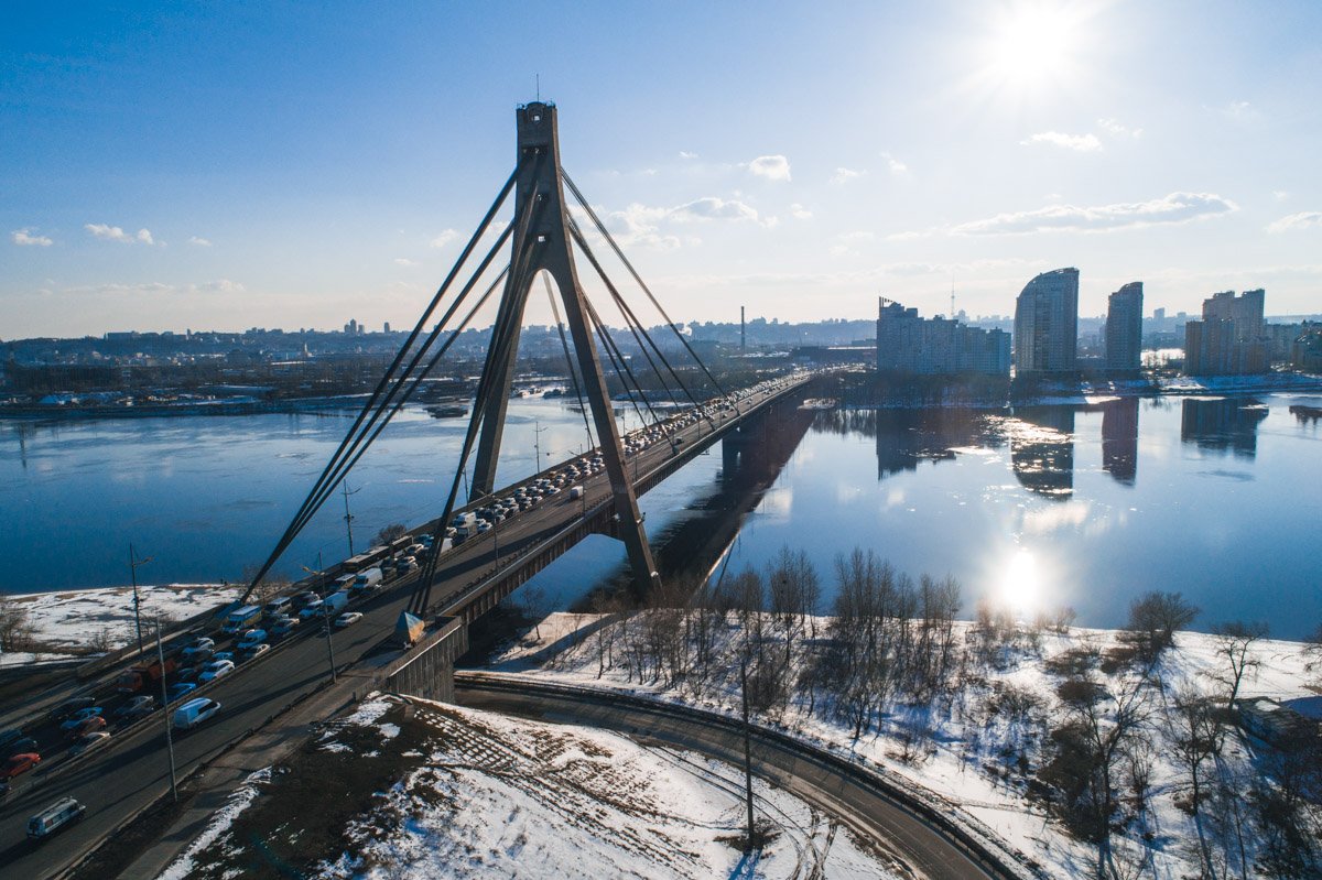 Пробка на Северном мосту с высоты птичьего полета Пробка на Северном мосту с высоты птичьего полета