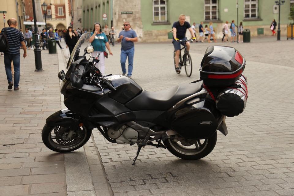 Украденный мотоцикл черный Honda Deauville NT700 2012 года выпуска Украденный мотоцикл черный Honda Deauville NT700 2012 года выпуска