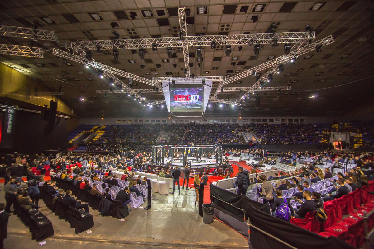 В это время в Дворце спорта проходил Международный профессиональный турнир по смешанным единоборствам ММА