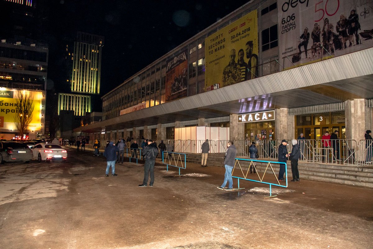 Ни взвывотехников, ни полиции на улице нет