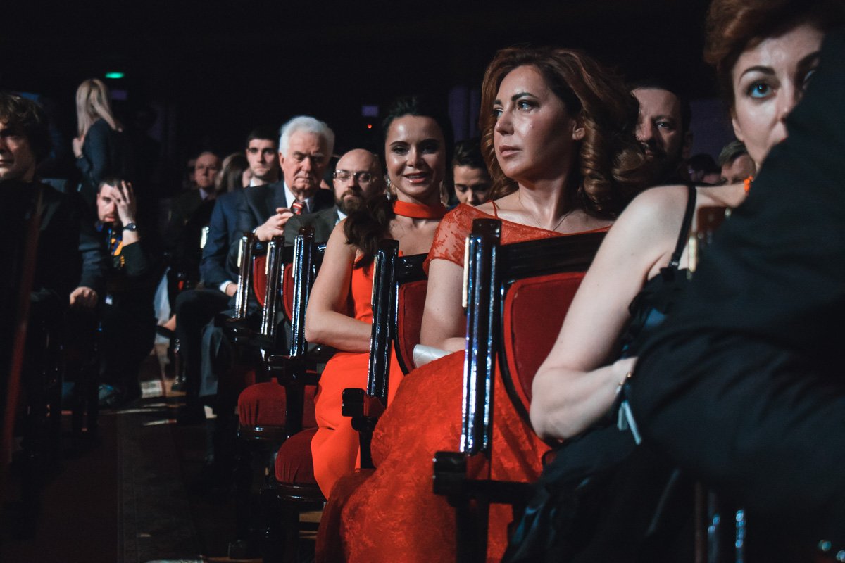 Лилия Подкопаева вручала награду победителю премии Лилия Подкопаева вручала награду победителю премии