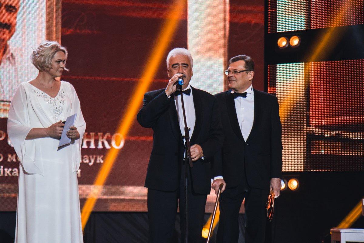 Победитель номинации "Кумир украинцев" - Владимир Розуменко Победитель номинации "Кумир украинцев" - Владимир Розуменко