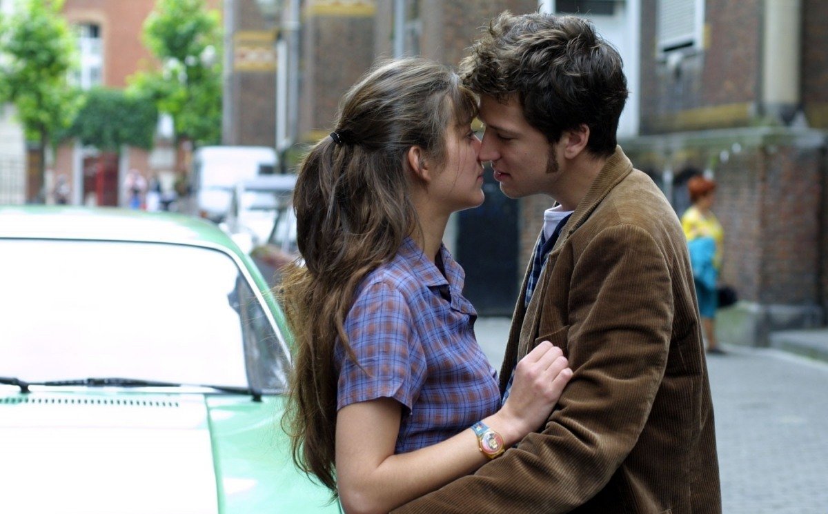 Прозвучит музыка и из фильма «Влюбись в меня, если осмелишься»