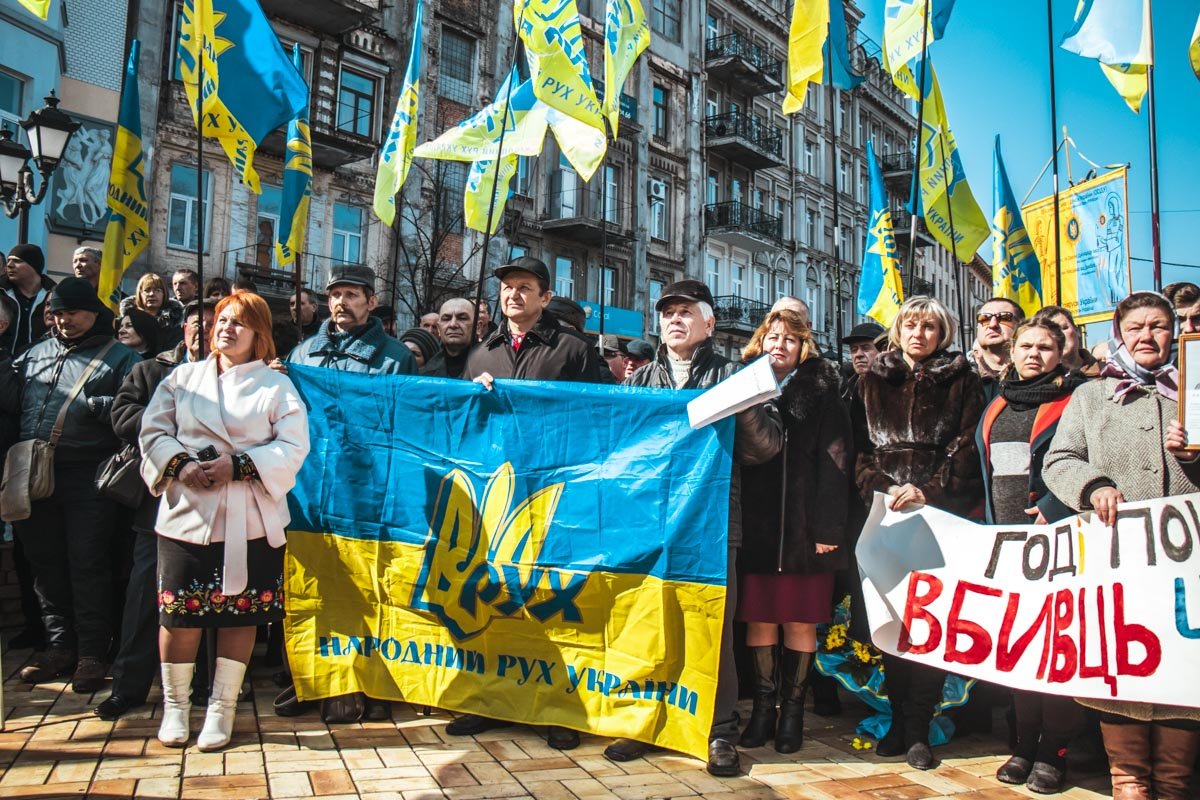 Люди почтили память Черновола теплыми речами и цветами