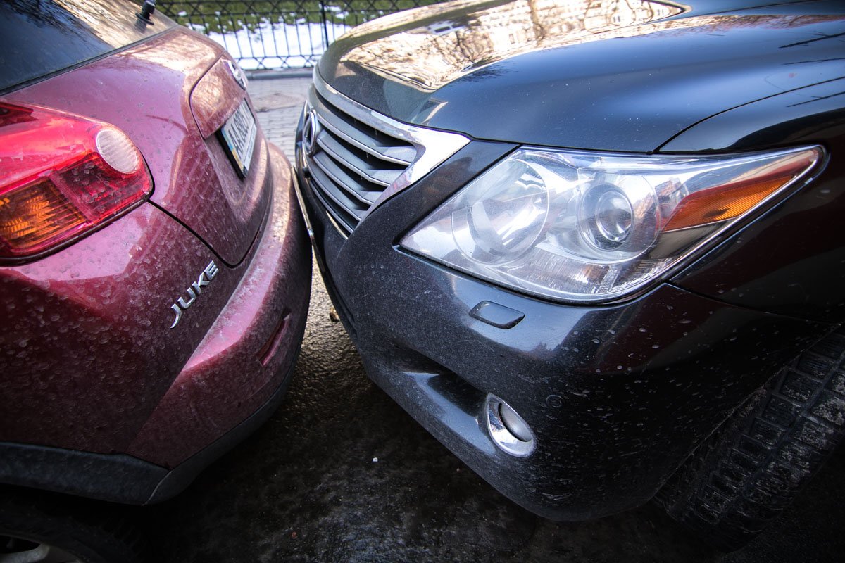 Авомобили получили механические повреждения