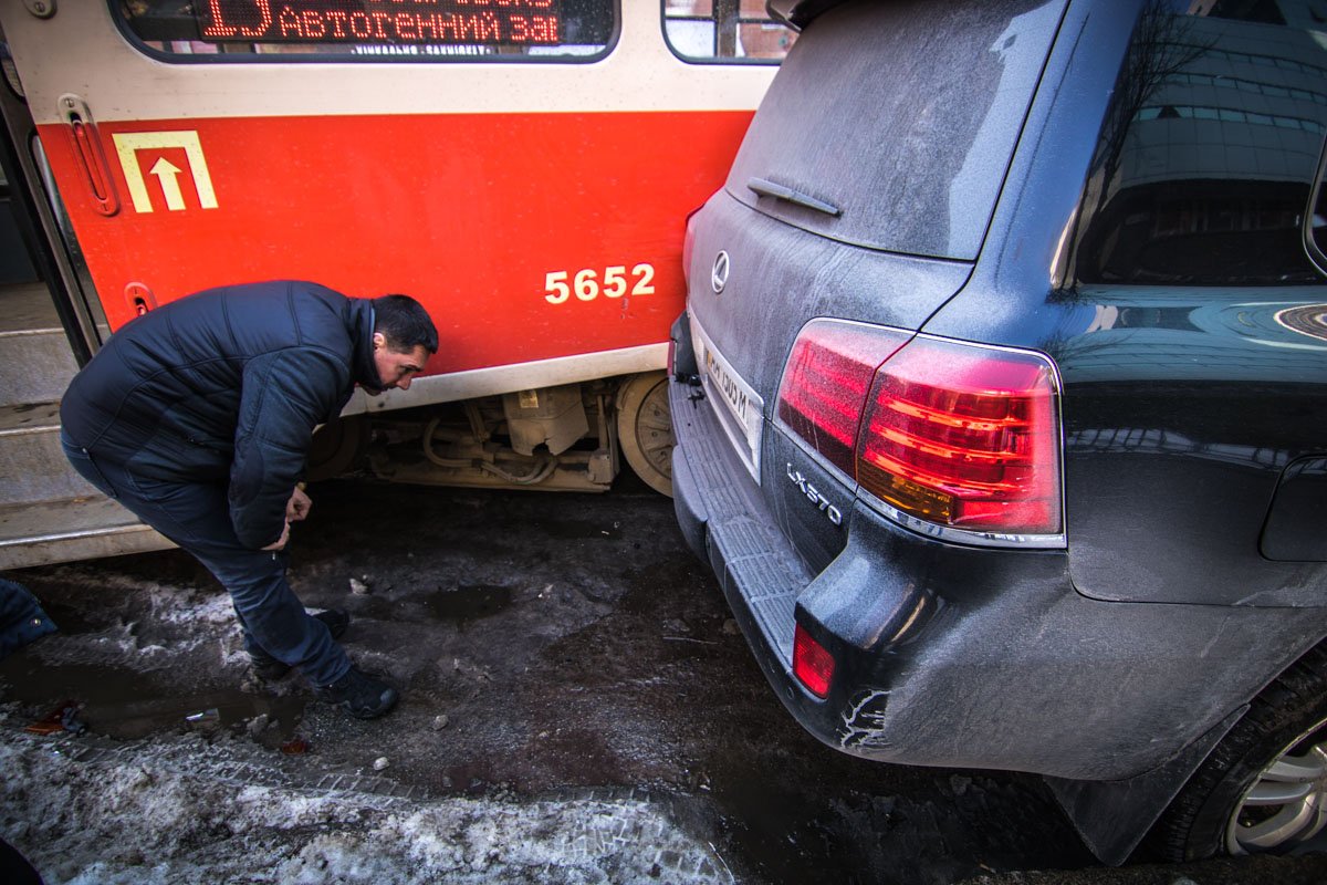 На место ДТП вызвали патрульную полицию