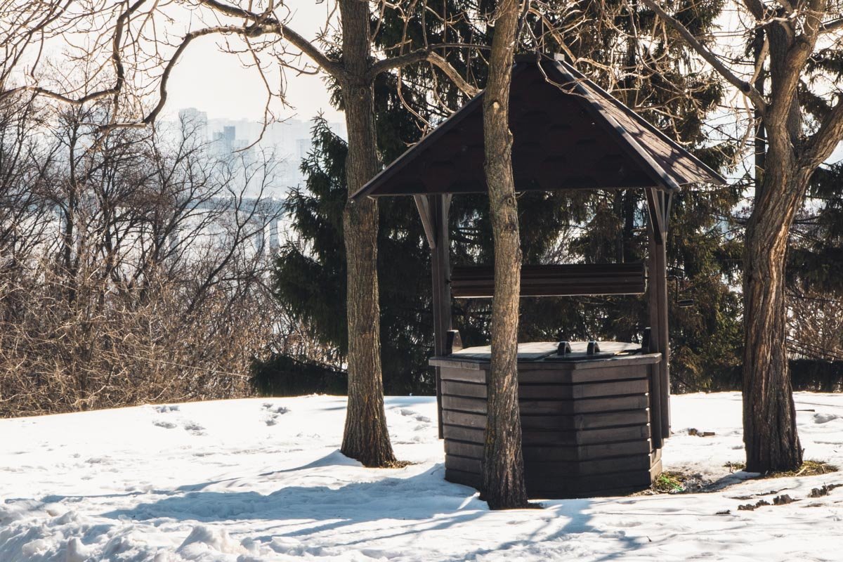 Колодец - атмосферное украшение парка
