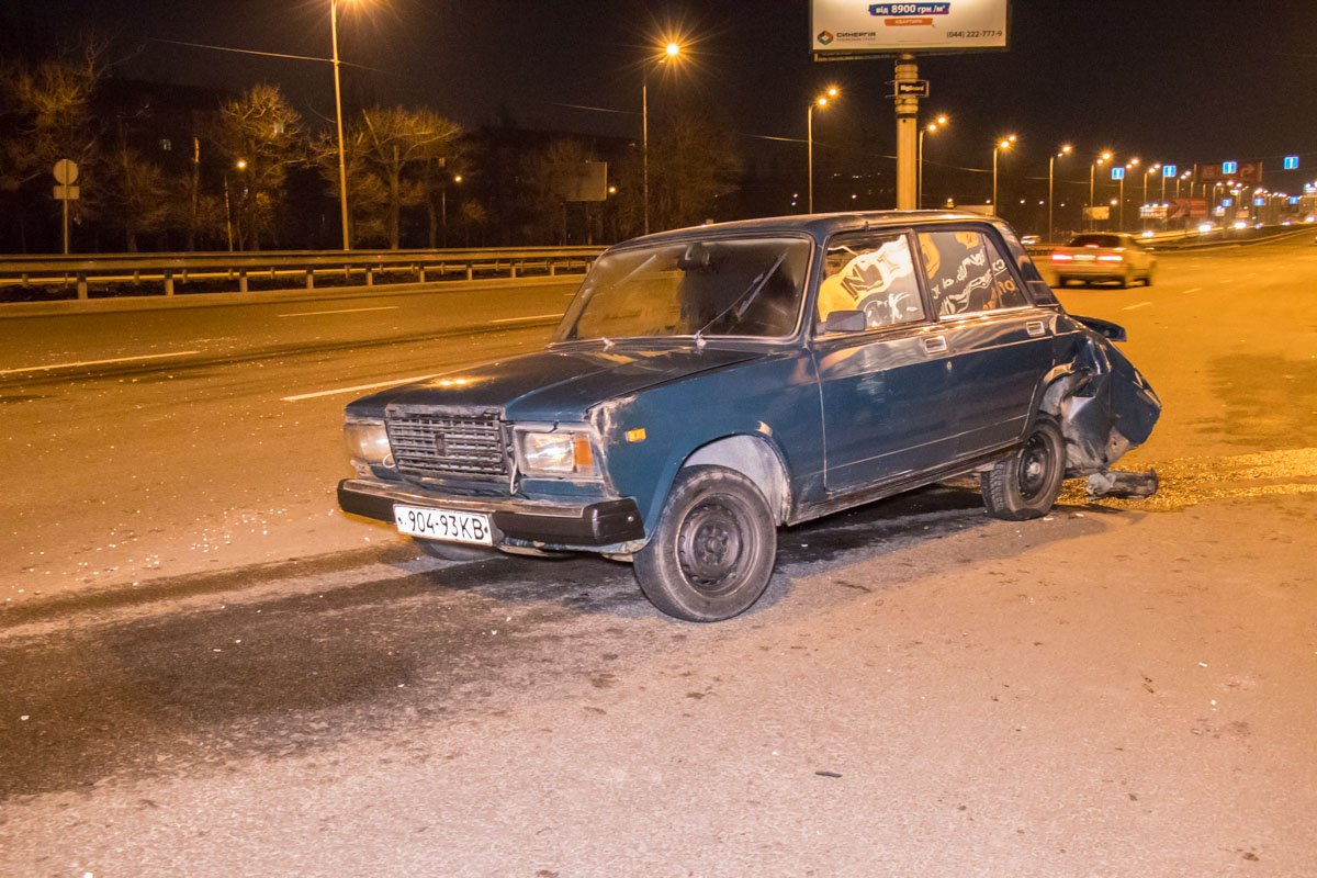 Nissan въехал в задок Nissan въехал в задок