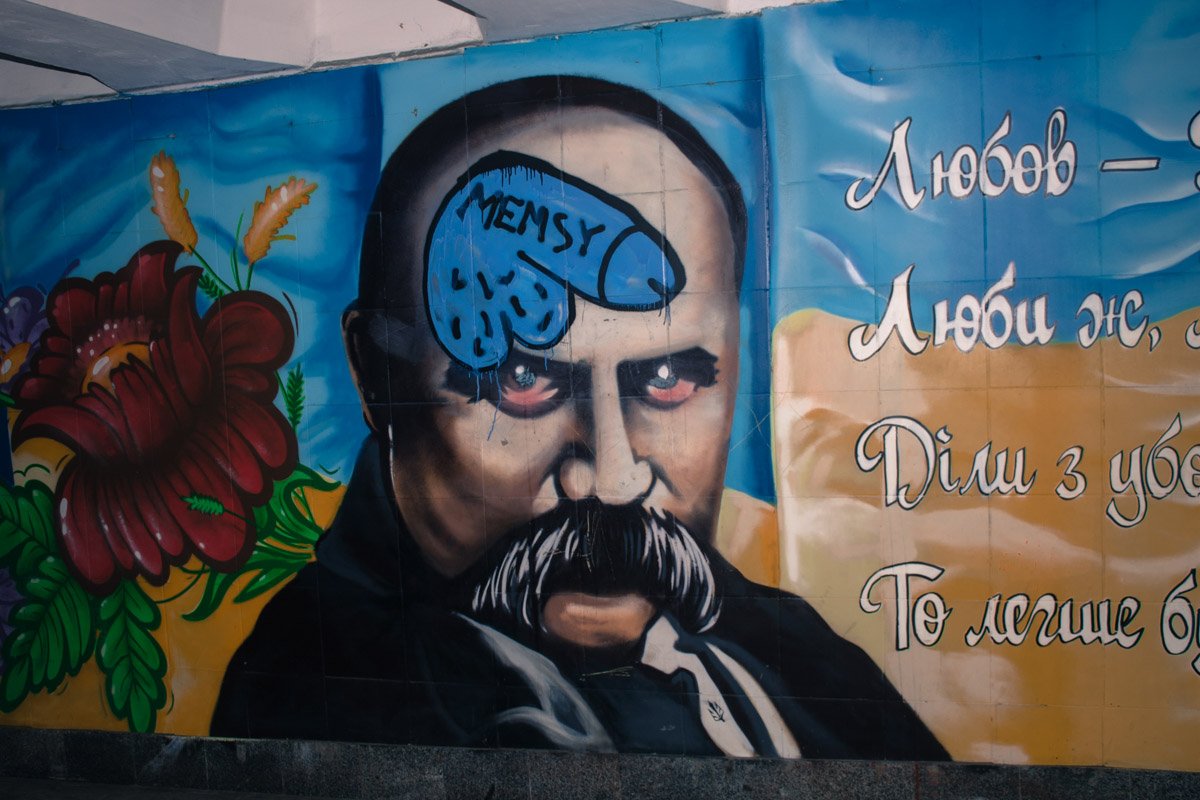 Видимо, этот непристойный рисунок будет закрасить сложнее