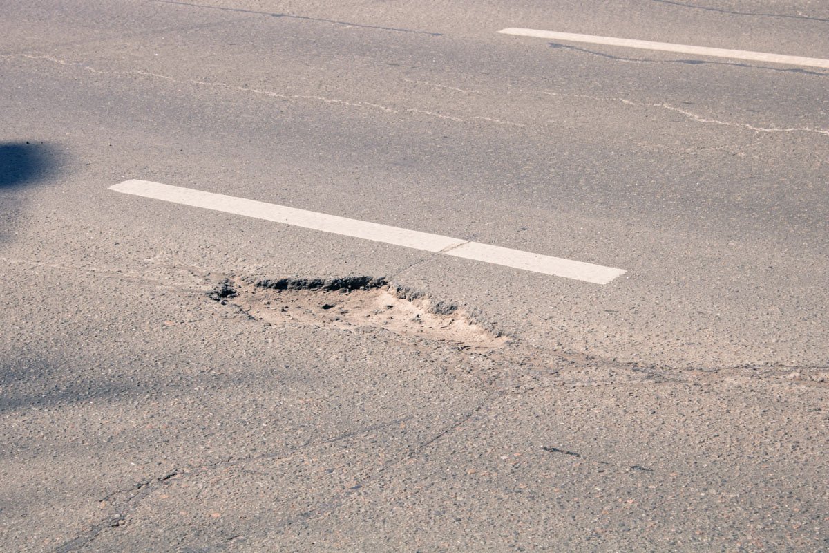 Однако на некоторых участках появились ямы