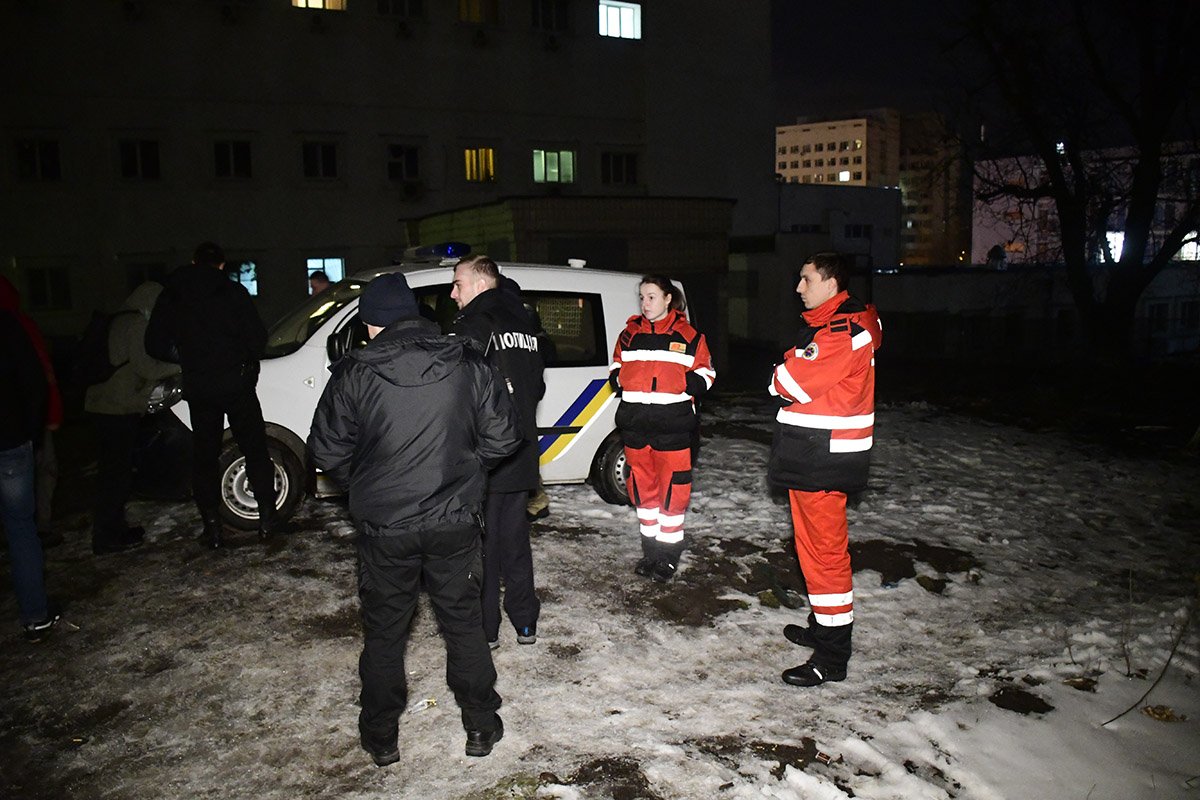 На месте работала патрульная служба и скорая помощь На месте работала патрульная служба и скорая помощь