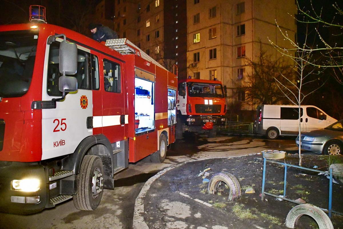 Огонь тушили сотрудники 25-й пожарно-спасательной части Киева