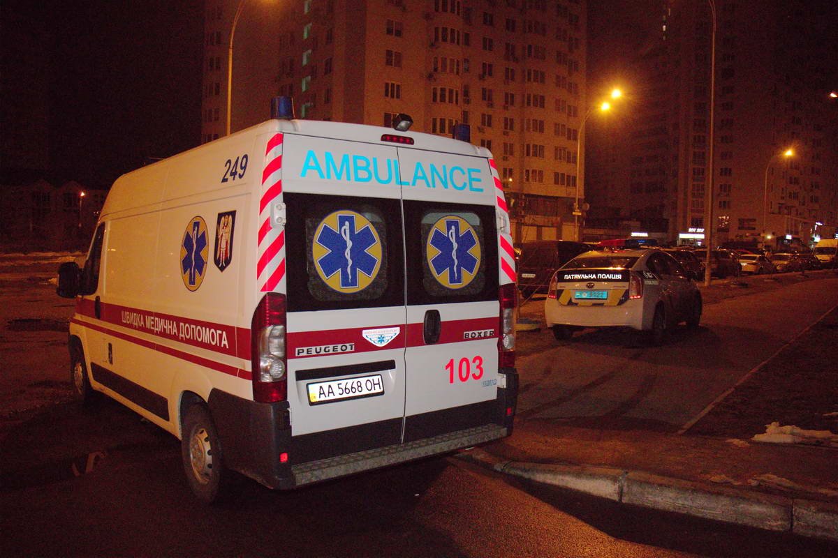 На месте работала "скорая" 