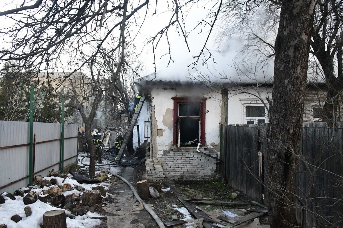 На улице Железнодорожной загорелся частный дом 