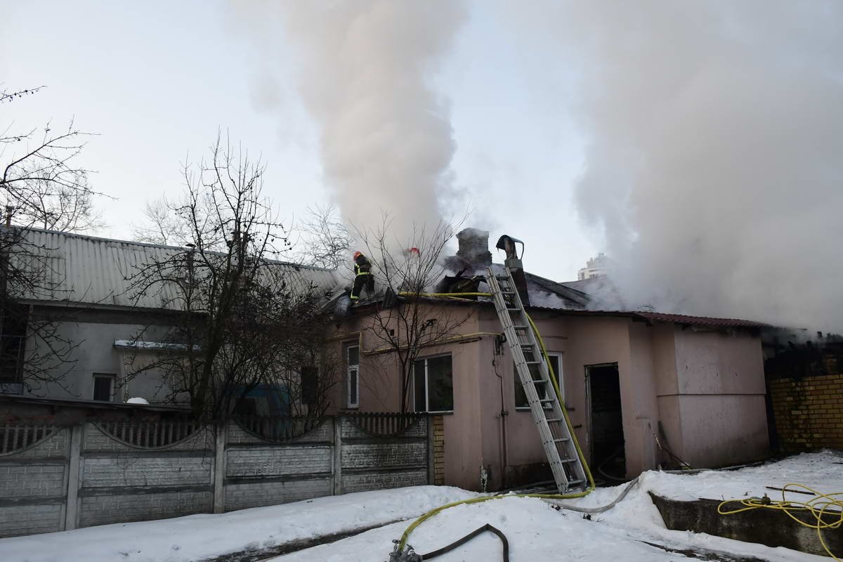 Возгорание заметила владелица дома и вызвала пожарных 