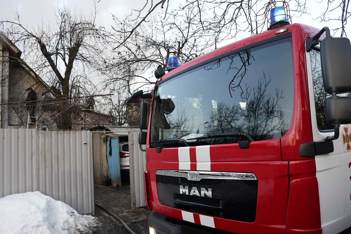 На месте работали несколько пожарных машин