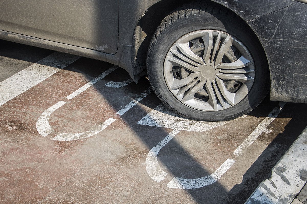 Велодорожку запарковали авто