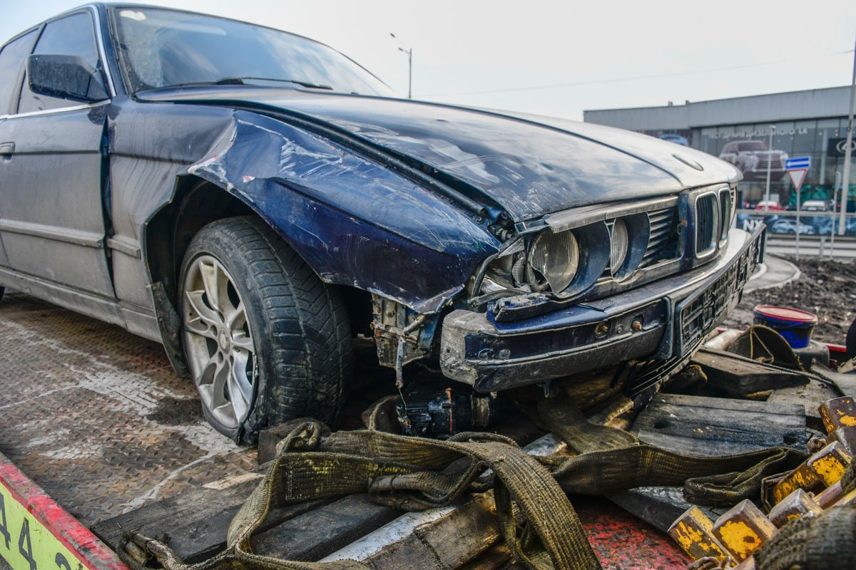 BMW своим ходом уехать не смогла BMW своим ходом уехать не смогла