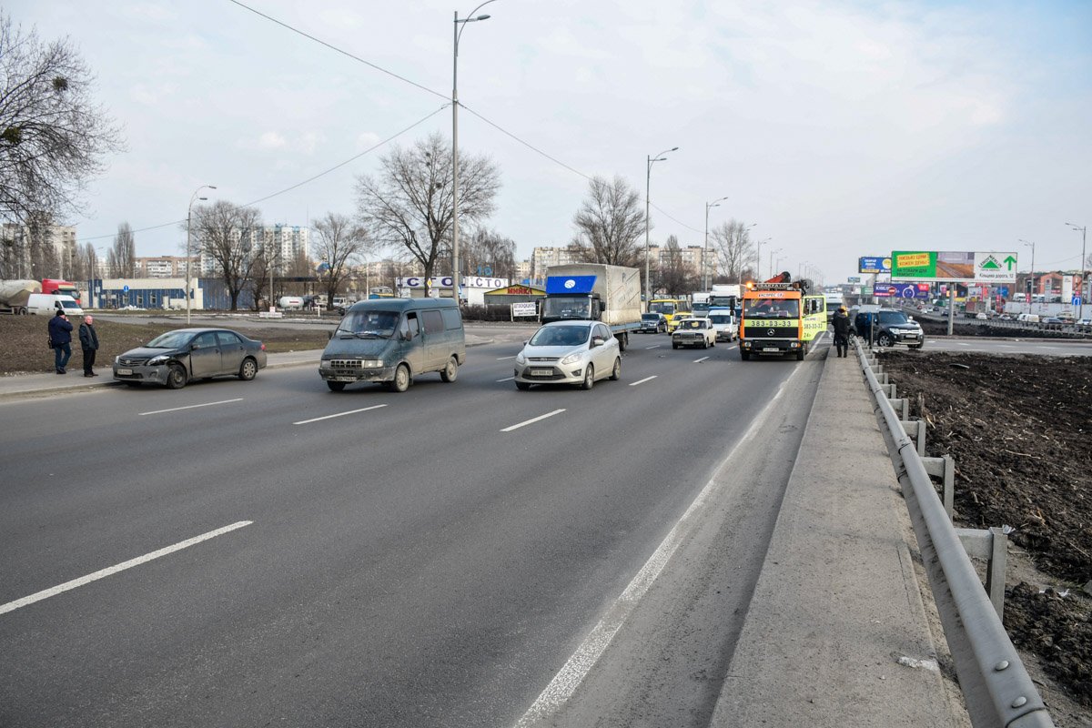 В результате ДТП образовалась пробка В результате ДТП образовалась пробка