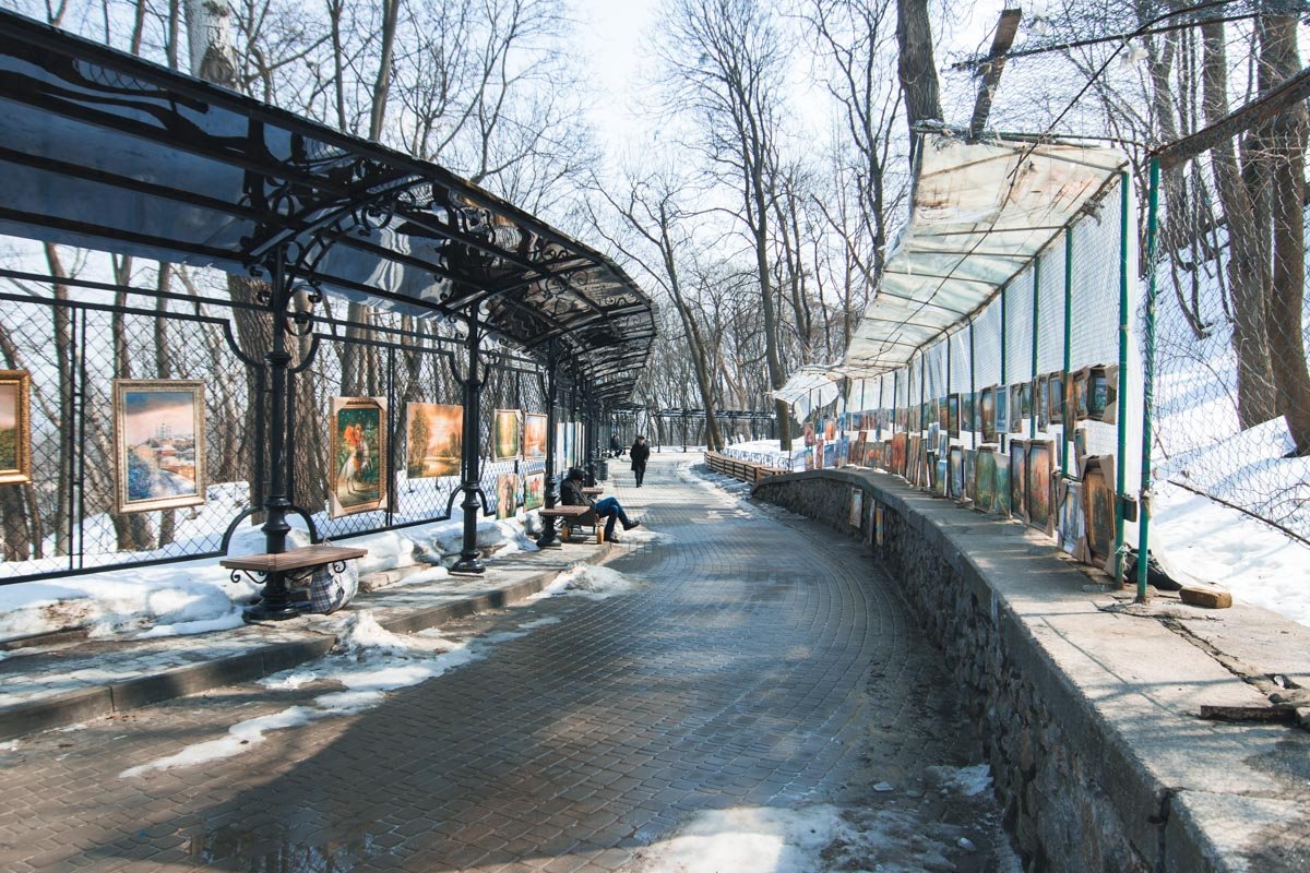 Продают здесь в любое время года