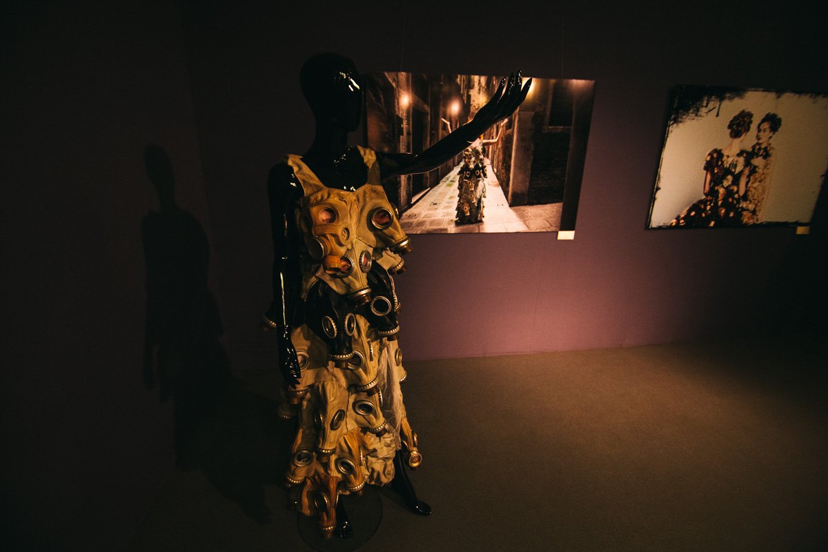 Дизайнер через моду пытается привлечь внимание людей к проблемам загрязнения планеты