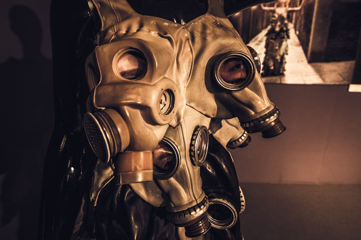 Наряды вызывают коктейль чувств и эмоций