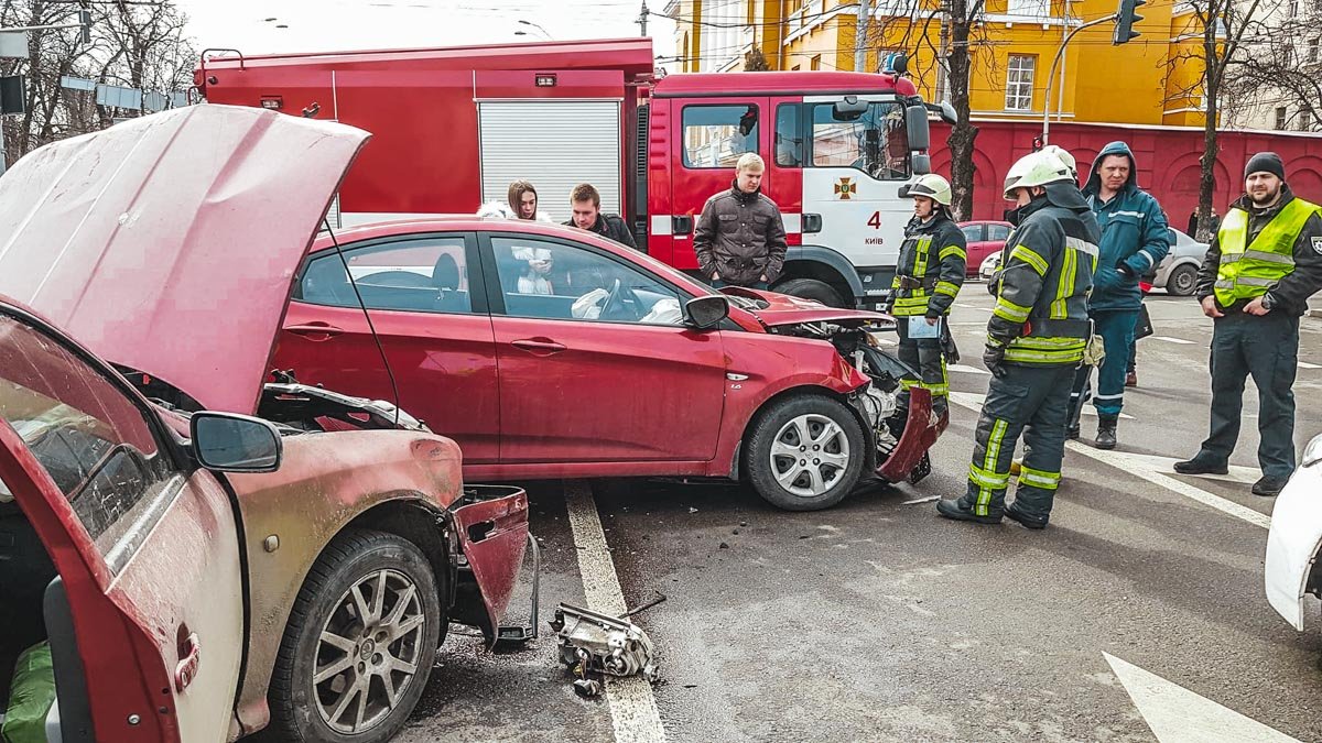 Автомобили на своем ходу не уедут Автомобили на своем ходу не уедут