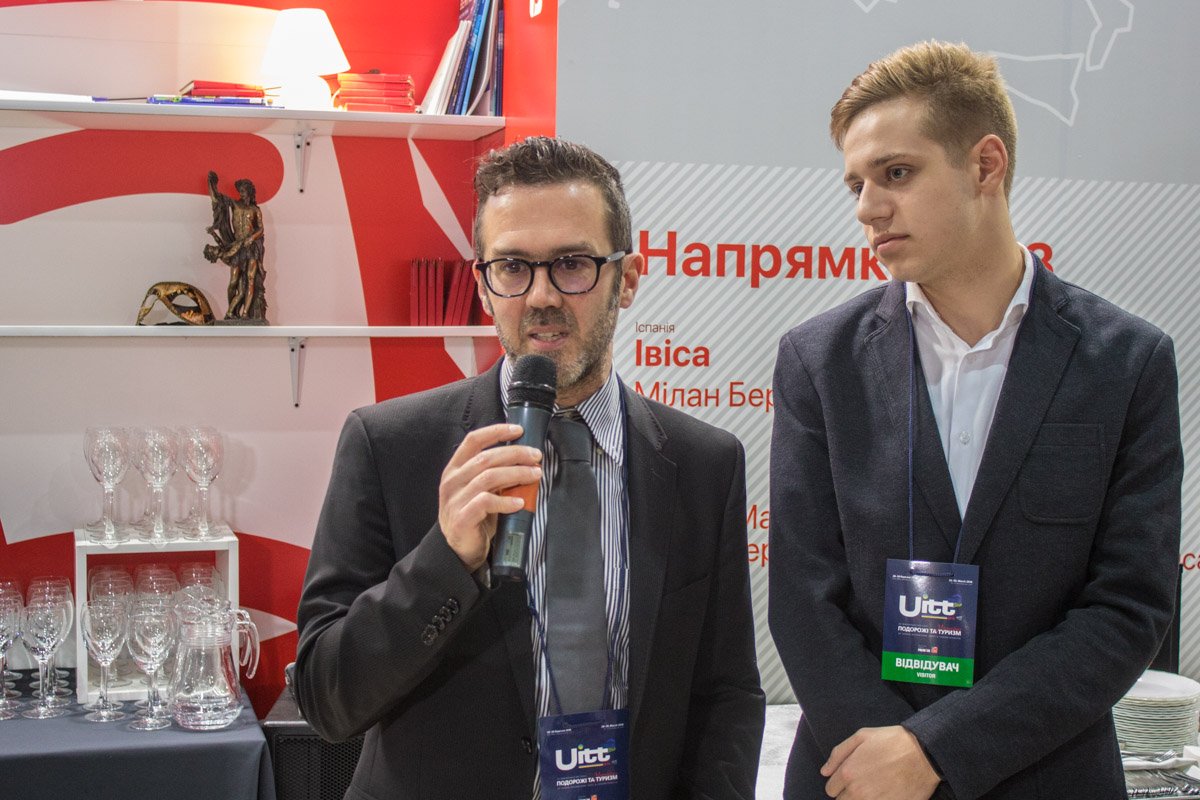 Представитель аэропорта в Болоньи