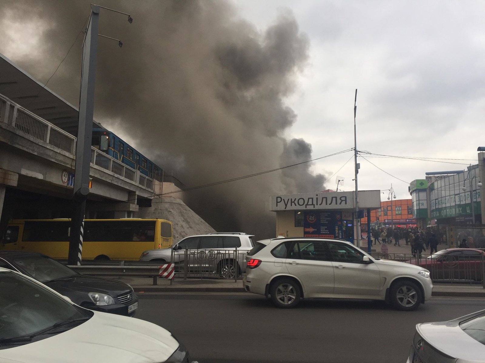 Пожар начался около 17:00