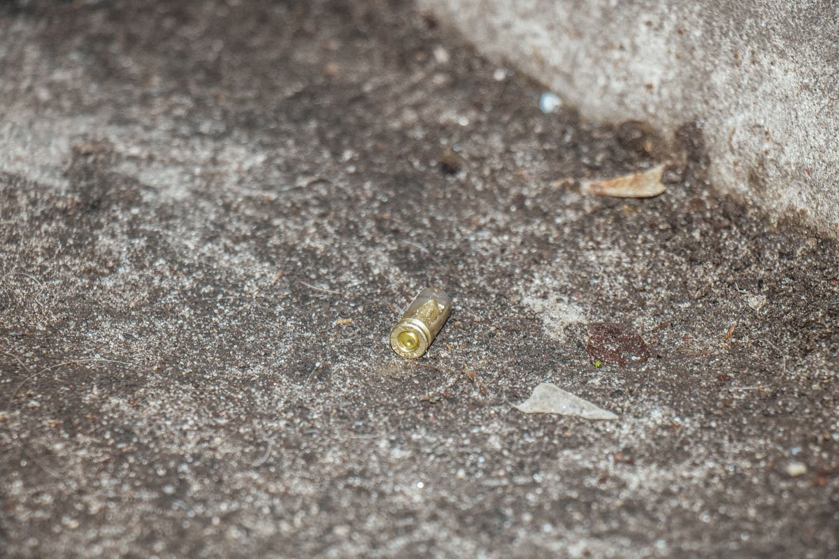 На месте инцидента обнаружили гильзу На месте инцидента обнаружили гильзу