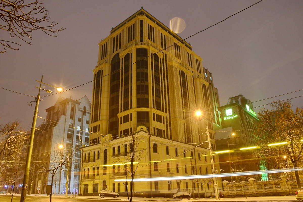 Под покровом ночи здания выглядят совсем по-другому Под покровом ночи здания выглядят совсем по-другому