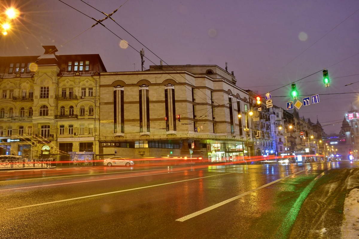 Эти улицы никогда не спят Эти улицы никогда не спят