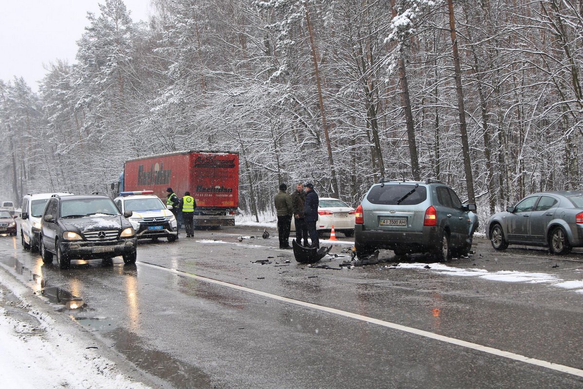 ДТП произошло на Гостомельском шоссе в Киеве