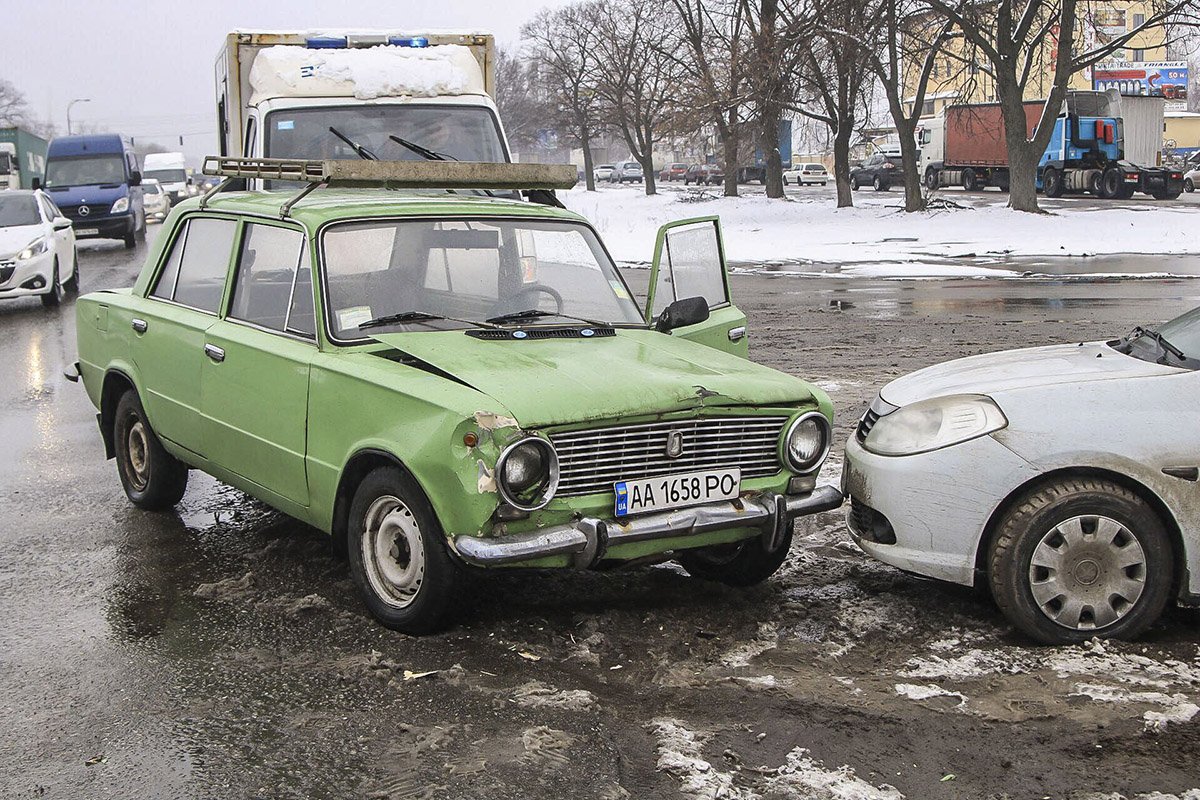ДТП в Киеве на Большой Окружной: водитель Жигулей попал в больницу 1