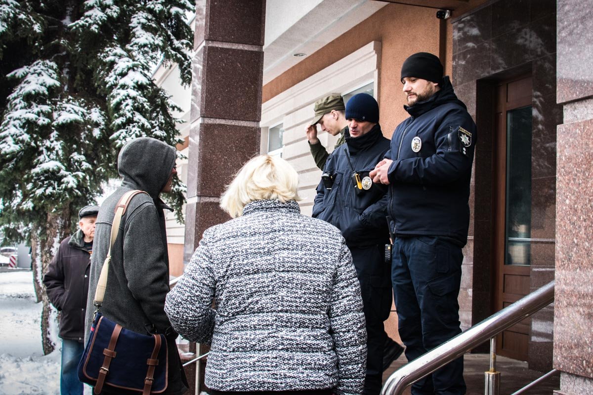 Внутрь никого не пускали 