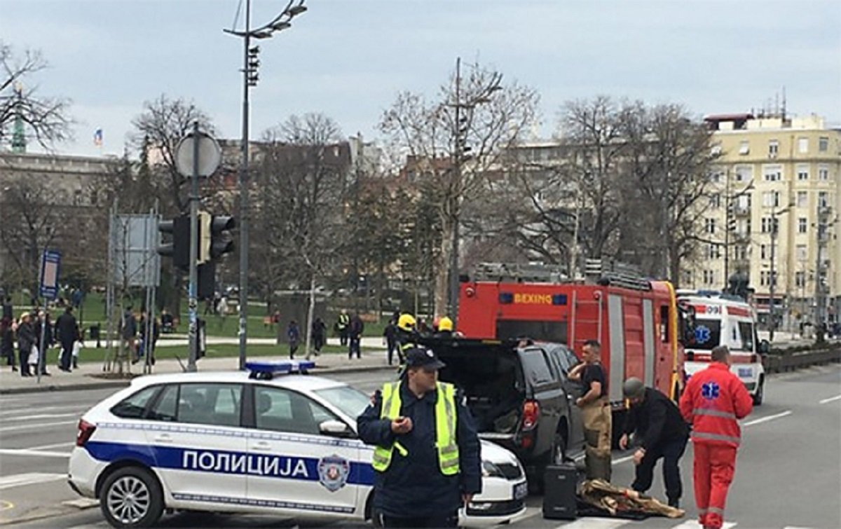 В Сербии 63-летний мужчина угрожал покончить с собой возле Парламента