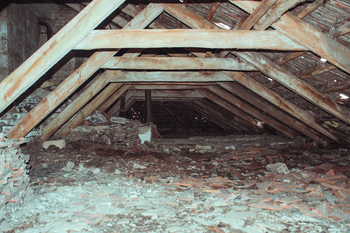 Крыша требует ремонта уже давно