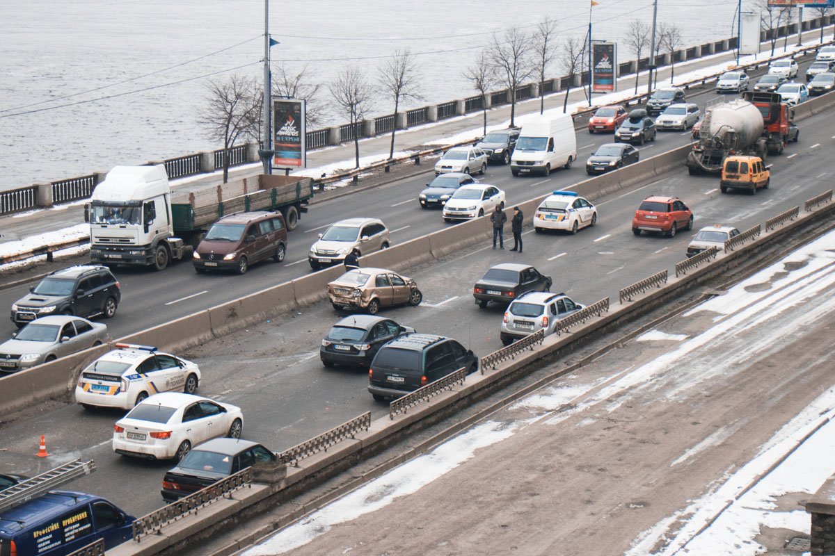 На Набережном шоссе образовалась огромная пробка