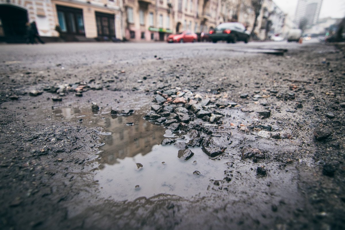 Однако не все дорожное полотно уцелело