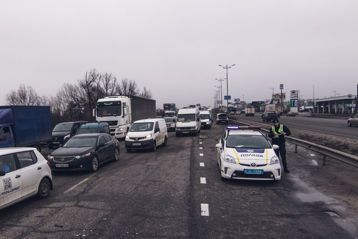На месте работали патрульные