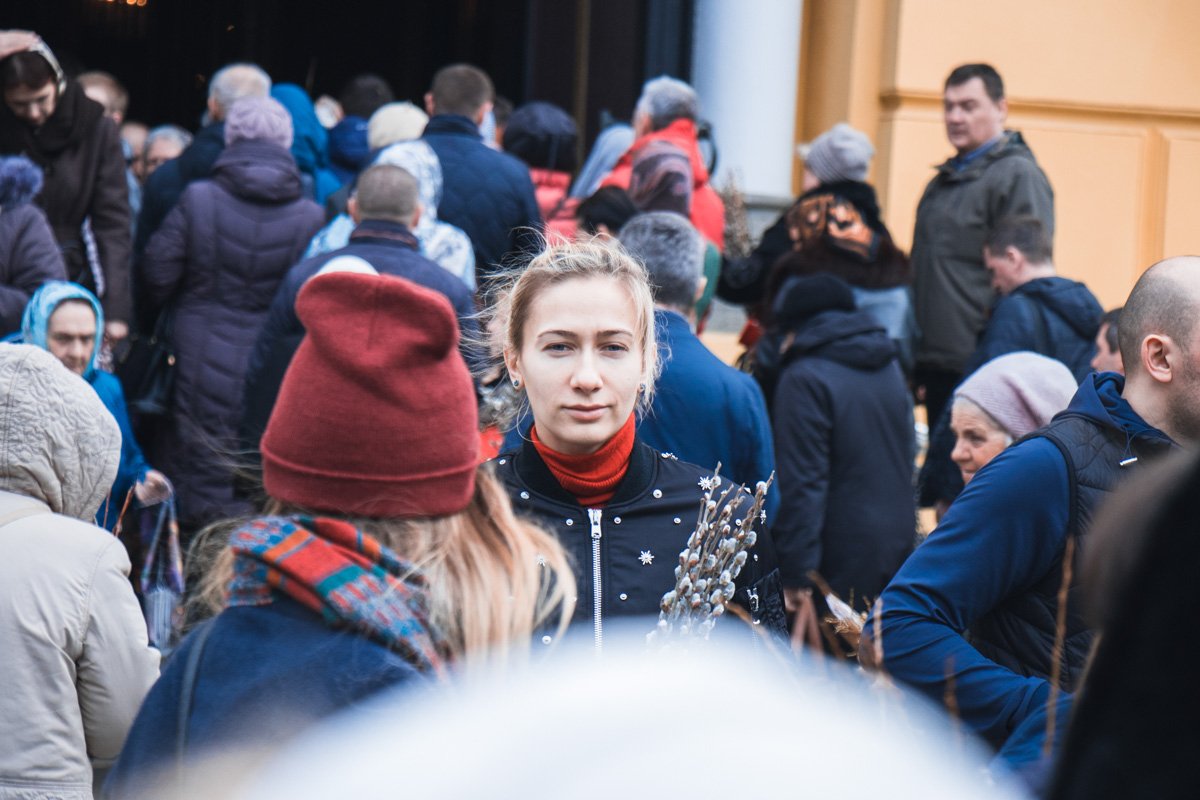 Прихожане Владимирского кафедрального собора во время утренней службы