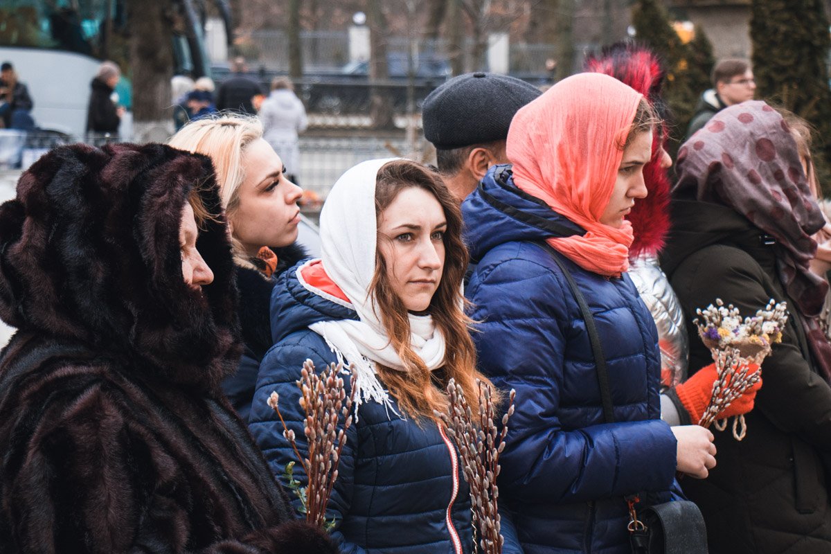 Вербное воскресенье: как в центре Киева проходят службы и сколько стоит  букет 