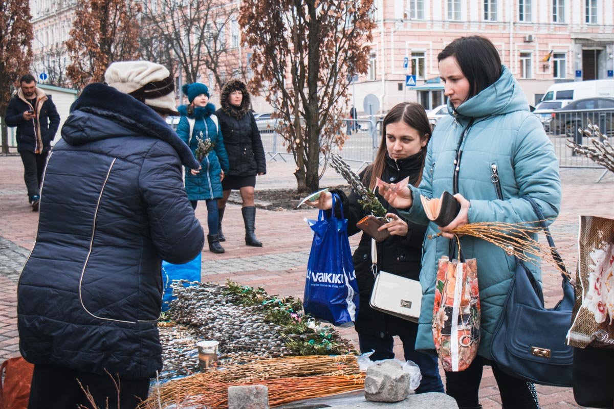 Вербное воскресенье: как в центре Киева проходят службы и сколько стоит  букет 